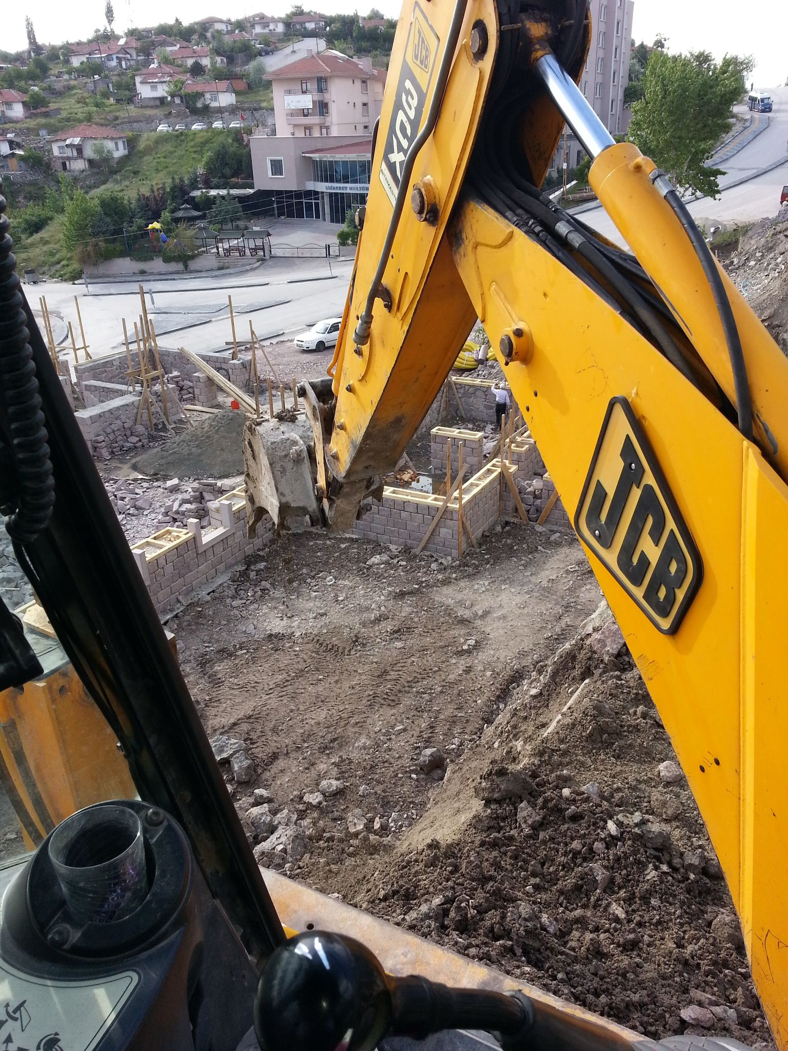 Kiralık JCB Kepçe ve Kırıcılı Kepçe  (Gölbaşı, İncek, Çankaya, Çayyolu) Resim